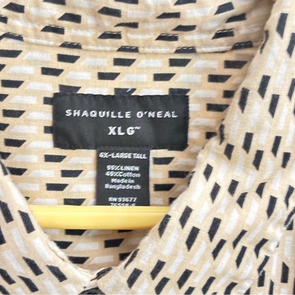 Patterned Button-Up Shirt - Picture 5 of 6